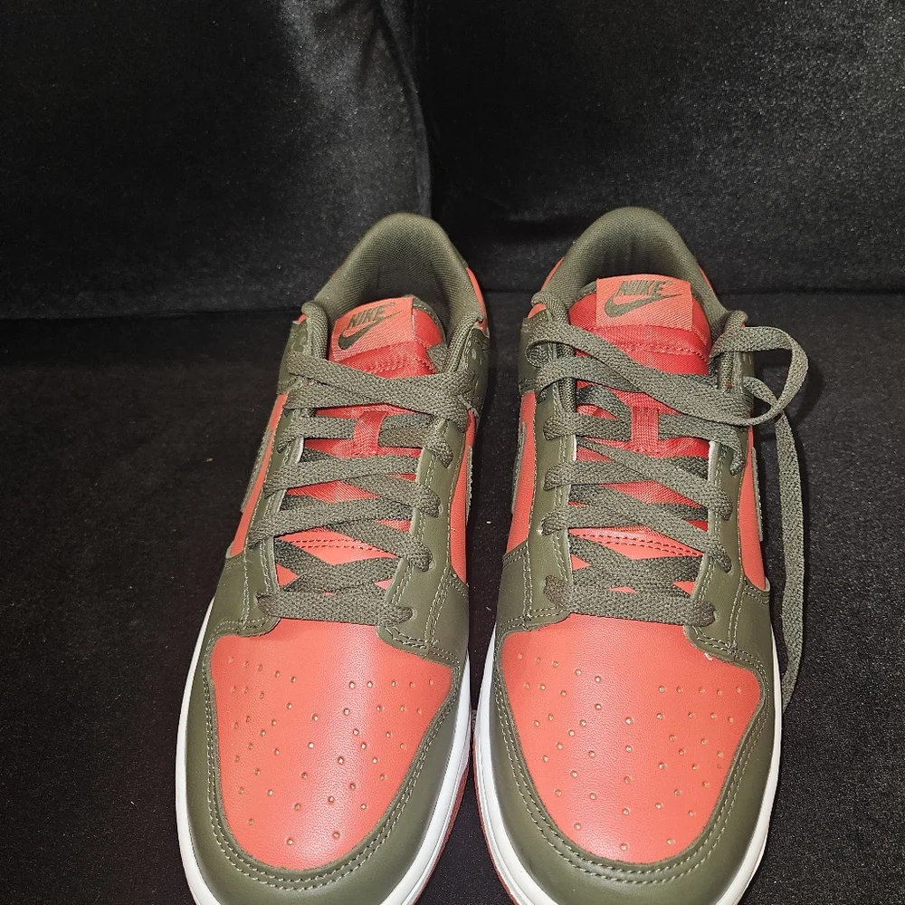 Nike dunks low size 10 - Picture 3 of 4